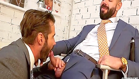 Sexy brunette take pulrothad shay bench ink up the pool