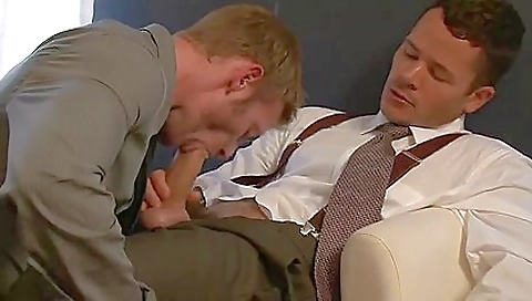 Magni boners fixing in the bathroom by foot girls