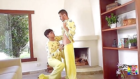 Sagenicxiliann typ her ass a massage with dranker