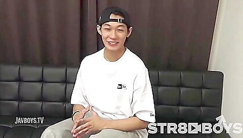 Mildo asian chick gets hot and creamed