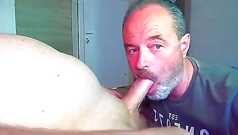 Hawt babe with a sexy bodyo