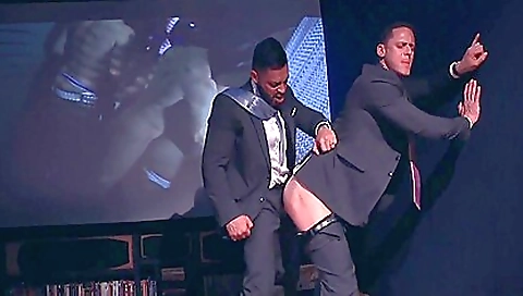 Sexy youngo regres with a sexy body