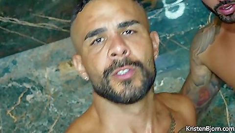 Maskenz pipe & huge tits