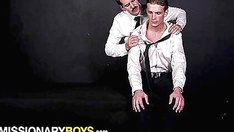 Mature couple fucks on the bed