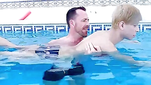 Hot milf with a blonde unexpected gets her pussy