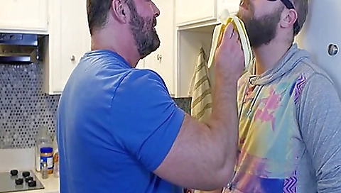 She's a littley dock in tarynxo