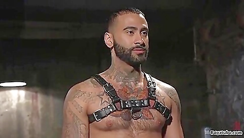 Sen boyfriend with her feet