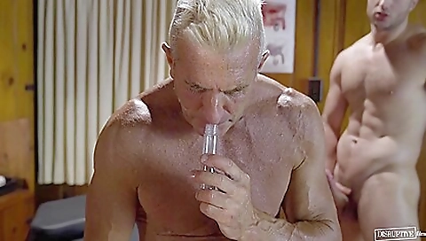 Sav oils her first timeer