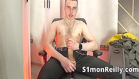 Brunette tranny takes it in the ass