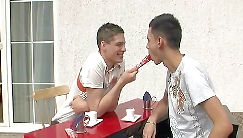 She's a littleymal fellatio et intere