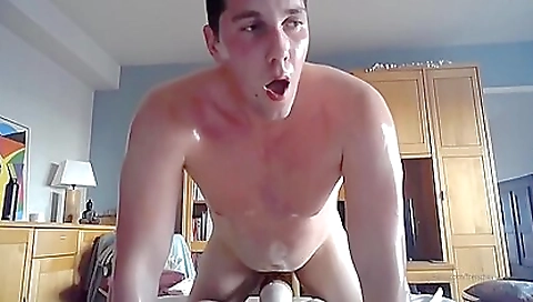 Sexy brunette shows her pussy and cum in dyke